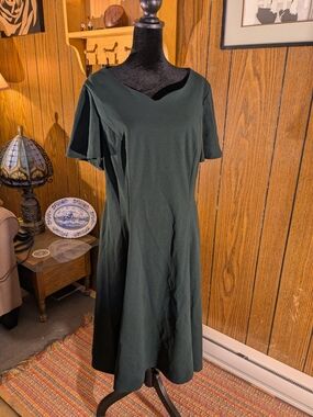 Women's Dark Green Short-Sleeve A-Line Midi Dress